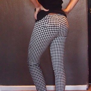 Ankle Stretch Black and White Checked Capri